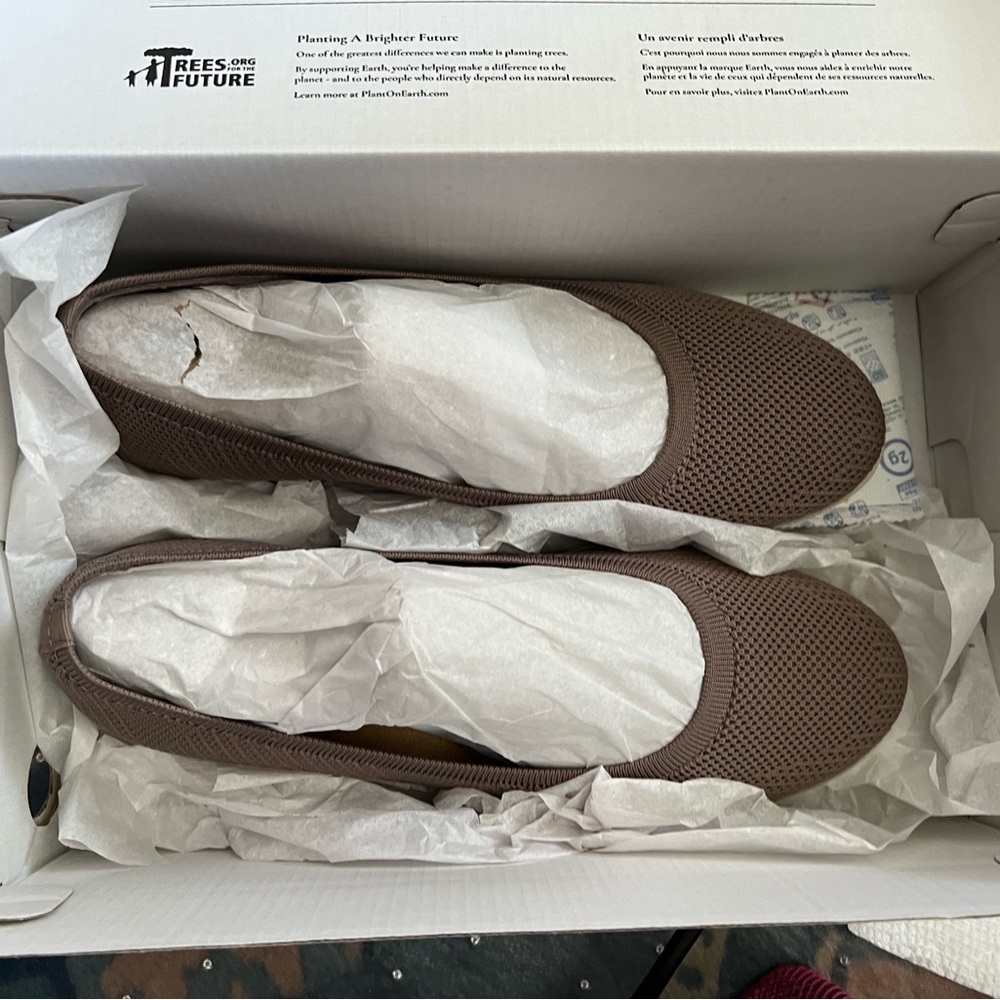 Earth Origins slip on shoes NIB 9.5M